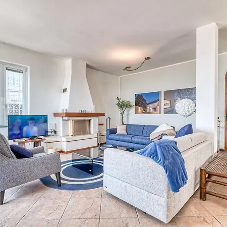 Luce Del Sol With Pool Apartment