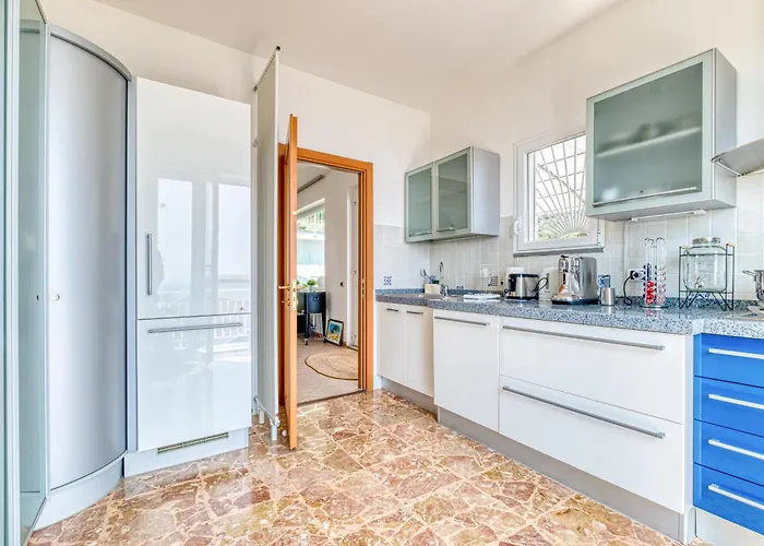 Luce Del Sol With Pool アラッシオ