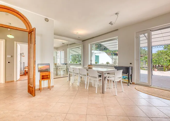 Luce Del Sol With Pool アパート アラッシオ