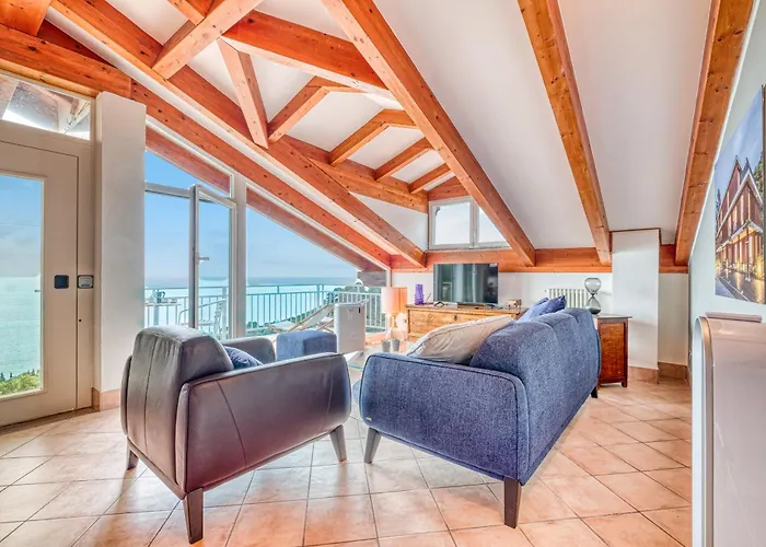 アパート Luce Del Sol With Pool アラッシオ